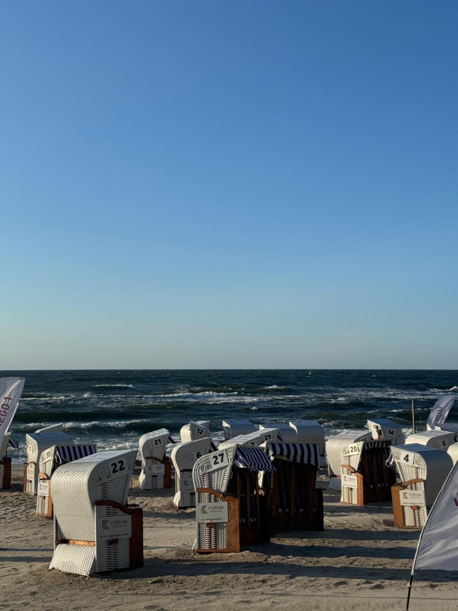 4Summer Kolobrzeg Apartamenty White Blue Sauna & Fitness & Parking 100 Metrow Do Pieknej Szerokiej Piaszczystej Plazy, Wspanialy Widok Z Duzego Tarasu! 100 Meter Zu Einem Schoenen Breiten Sandstrand, Herrliche Aussicht Von Einer Grossen Terrasse! ภายนอก รูปภาพ